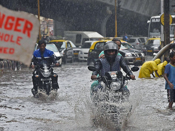 மழைக்காலங்களில் பழைய கார்கள் வாங்கும் போது கவனிக்கவேண்டியவை!