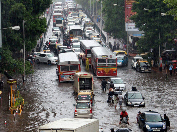 மழை வெள்ள பாதிப்பு: கார்களுக்கான பாதுகாப்பு கவர் அறிமுகம்..!!