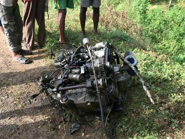 சுக்குநூறான காரிலிருந்து காலரை தட்டிவிட்டு வெளியேறிய டிரைவர்... 