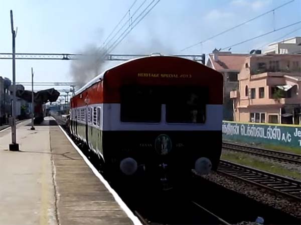 சென்னைவாசிகளை கண்களுக்கு விருந்தளித்த நீராவி எஞ்சின் ரயில்!