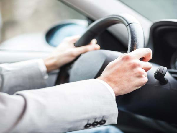 புதிய வாகனம் வாங்குவதற்கு அசல் ஓட்டுனர் உரிமம் கட்டாயம்: சென்னை உயர்நீதமன்றம் தடை!