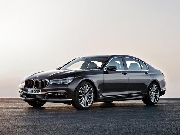 புதிய ரக கார்களில் திடீரென பிஎம்டபுள்யூ முத்திரை மாற்றம்!