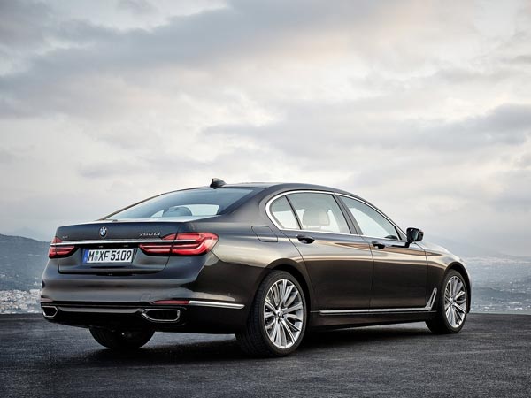 புதிய ரக கார்களில் திடீரென பிஎம்டபுள்யூ முத்திரை மாற்றம்!