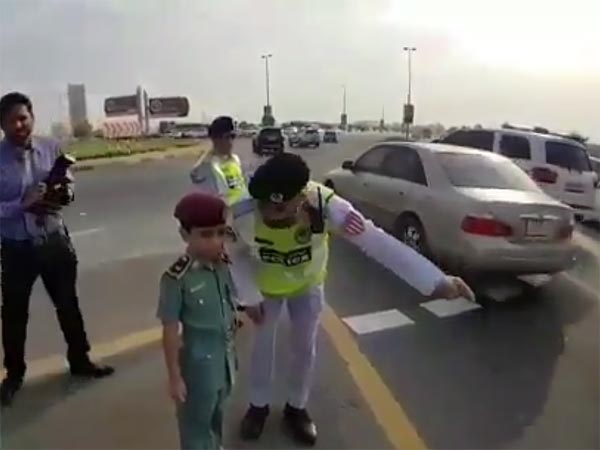 சிறுவன் அப்துல்லாவும் போக்குவரத்து காவலர்களும்..!!