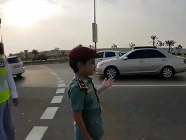 சிறுவன் அப்துல்லாவும் போக்குவரத்து காவலர்களும்..!!