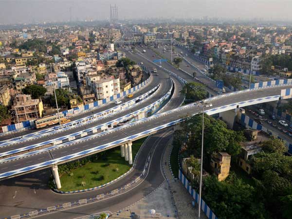 சுங்க சாவடியில் டெபிட் கார்டு பயனாளிகளிடம் நூதன திருட்டு..!!