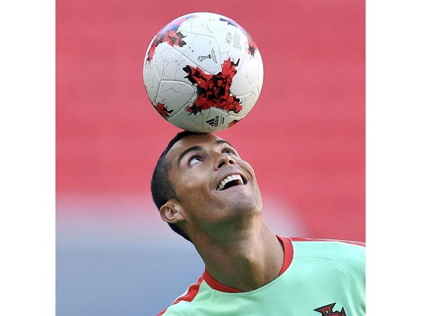 ஃபெராரி காருக்கு வாடிக்கையாளரான கிறிஸ்டியானோ ரோனால்டோ..!!