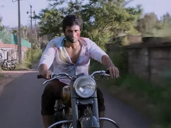 அர்ஜூன் ரெட்டி ரசிகர்கள் சல்லடை போட்டு தேடும் அந்த பைக்..!!