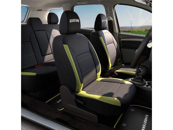 ரெனால்ட் டஸ்டர் சான்ட்ஸ்ட்ராம் கார் விற்பனைக்கு அறிமுகம்!