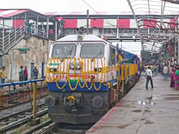  மஹமணா எக்ஸ்பிரஸ் ரயிலின் சிறப்புகள்!