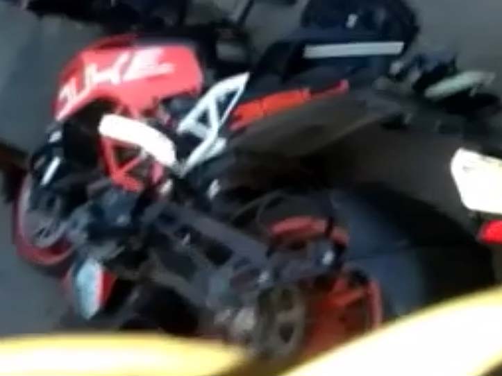 அதிவேக பைக் பயணத்தால் உயிரழந்த கல்லூரி மாணவர்கள்..!! 