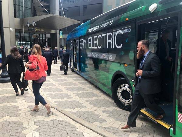  சிங்கிள் சார்ஜில் 1,773 கிமீ தூரம் பயணித்து வாய் பிளக்க வைத்த எலக்ட்ரிக் பஸ்!