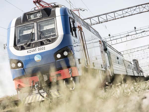 இந்தியாவின் சக்திவாய்ந்த புதிய ரயில் எஞ்சின் பற்றிய தகவல்கள்!