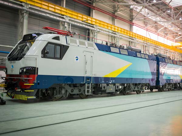 இந்தியாவின் சக்திவாய்ந்த புதிய ரயில் எஞ்சின் பற்றிய தகவல்கள்!