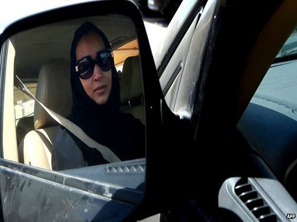 கார் ஓட்டும் தடையை தகர்க்க செய்த சவுதி அரேபிய பெண்கள்..!!