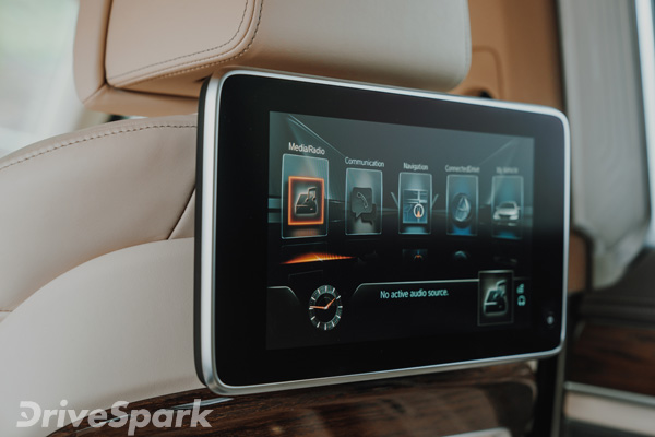 சச்னிடமிருந்து ஆடம்பர காரை பரிசாக பெற்ற சேவாக்..!!