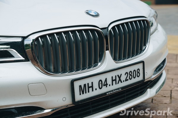 சச்னிடமிருந்து ஆடம்பர காரை பரிசாக பெற்ற சேவாக்..!!