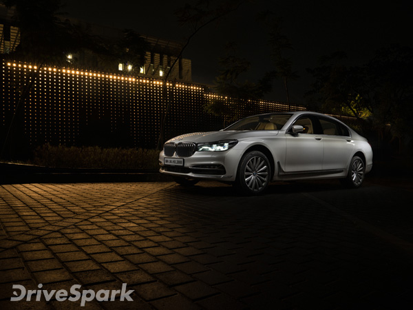 சச்னிடமிருந்து ஆடம்பர காரை பரிசாக பெற்ற சேவாக்..!!