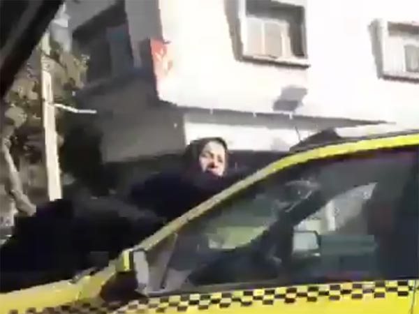 கார் பானாட்டில் மனைவியை கட்டி வைத்து கணவன் வெறிச்செயல்..!!