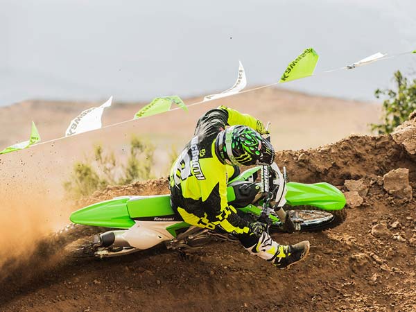 கவாஸாகியின் 2 புதிய ஆஃப் ரோடு பைக்குகள் விற்பனைக்கு அறிமுகம்