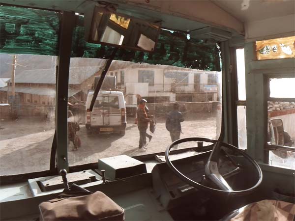 ஹிமாச்சல பிரதேச அரசு பேருந்து ஓட்டுநர்களின் சாகச பயணம்..!!