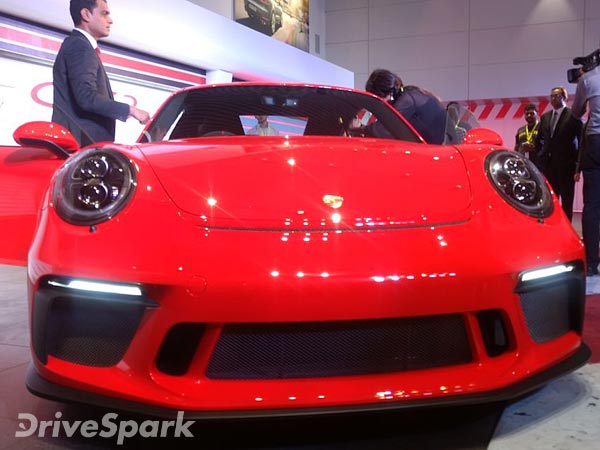 புதிய போர்ஷே 911 ஜிடி3 ஸ்போர்ட்ஸ் கார் இந்தியாவில் விற்பனைக்கு அறிமுகம்!