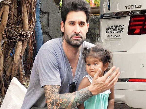 மகளுக்காக மஸராட்டி கார் வாங்கிய அம்மா சன்னி லியோன்..!! மகளுக்காக மஸராட்டி கார் வாங்கிய அம்மா சன்னி லியோன்..!!