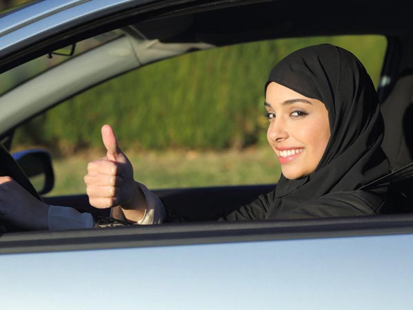”சவூதியில் பெண்கள் கார் ஓட்டலாம்” புதிய ஆணை... புதிய சர்சை..!!