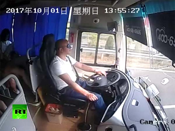 பேருந்து விபத்தில் 30 உயிர்களை காப்பாற்றிய சீட் பெல்டு...!! 