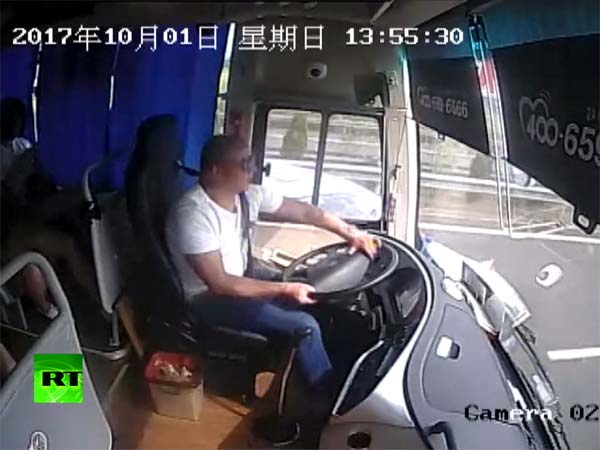 பேருந்து விபத்தில் 30 உயிர்களை காப்பாற்றிய சீட் பெல்டு...!! 