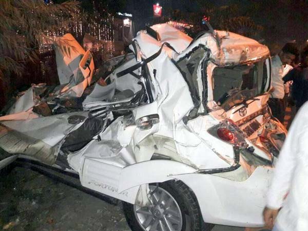 டொயோட்டா ஃபார்ச்சூனரின் சிறந்த கட்டுமானத்தால் 4 பேர் உயிர் தப்பிய அதிசயம்!