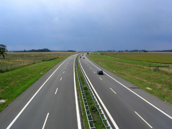 ஆட்டோபான் சாலையில் அதிவேகத்தில் ஓட்டும்போது மனதில் வைக்க வேண்டிய விஷயங்கள்!