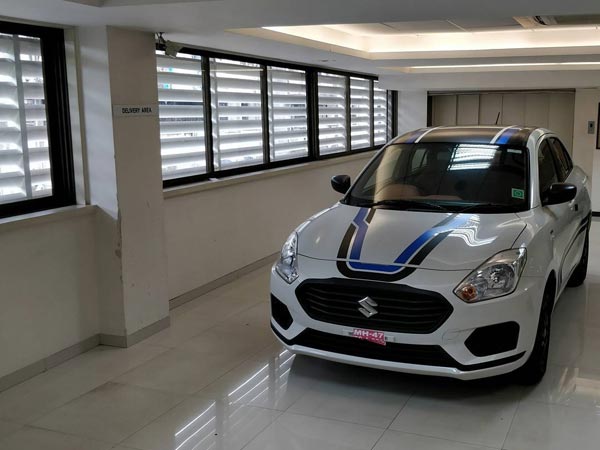  ஸ்டிக்கர் அலங்காரத்தில் புதிய மாருதி டிசையர்!