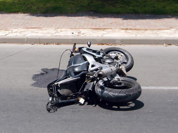 முறைகேடான பைக் ஸ்டன்டிற்கு 7 வயது சிறுமி பலி...!