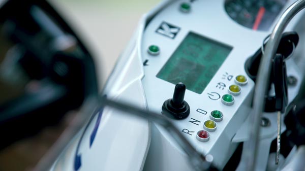 மின்சார மோட்டார்சைக்கிளை களமிறக்கும் ஏகே-47 துப்பாக்கி நிறுவனம்!