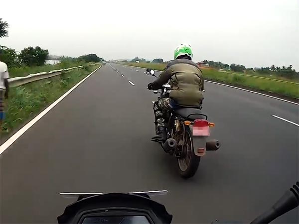 ராயல் என்ஃபீல்டு 750சிசி உடன் பஜாஜ் டோமினார் நேருக்கு நேர் போட்டி..!!