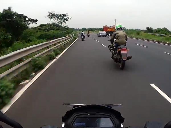 ராயல் என்ஃபீல்டு 750சிசி உடன் பஜாஜ் டோமினார் நேருக்கு நேர் போட்டி..!!