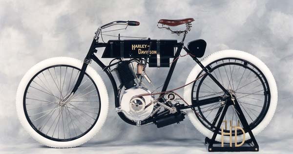 மோட்டார்சைக்கிளில் சைலென்சர் வலது பக்கம் பொருத்துவதற்கான காரணங்கள்!