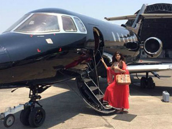 பிரஸ் மீட்டுக்கு ஹெலிகாப்ட்டரா..?? அசத்தும் 2.0 பிரோமஷன்..!!