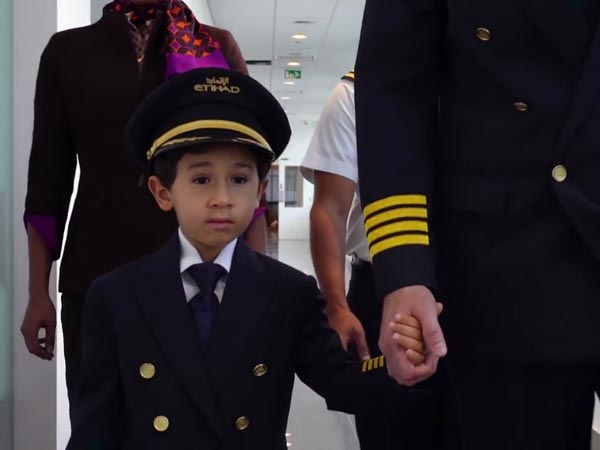 ஒரு நாள் விமானி: இணையத்தை கலக்கும் 6 வயது சிறுவன்..!!