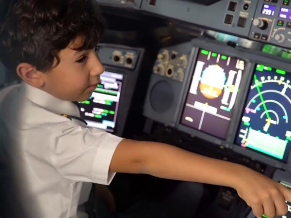 ஒரு நாள் விமானி: இணையத்தை கலக்கும் 6 வயது சிறுவன்..!!