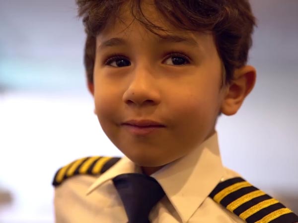 ஒரு நாள் விமானி: இணையத்தை கலக்கும் 6 வயது சிறுவன்..!!