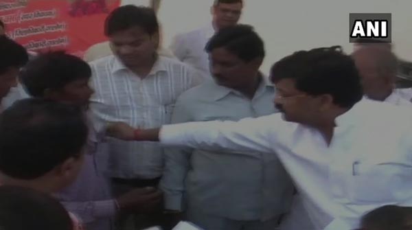 அமைச்சரின் கான்வாய் வாகனங்களால் பயிர்களை இழந்த விவசாயி!