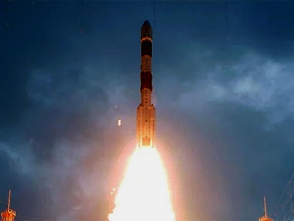 நிலவுக்கு செலுத்தப்படும் சந்திராயன் -2 விண்கலம் குறித்த சிறப்பு தகவல்கள்!