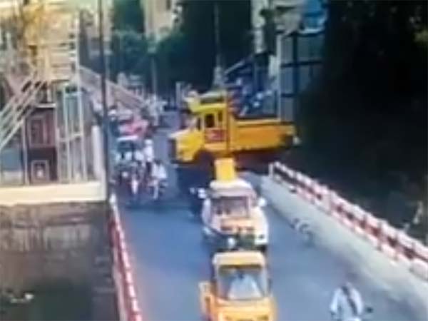 பேருந்தின் பிரேக் செயலிழந்ததால் 3 பேர் உயிரழந்த சோகம்..!!