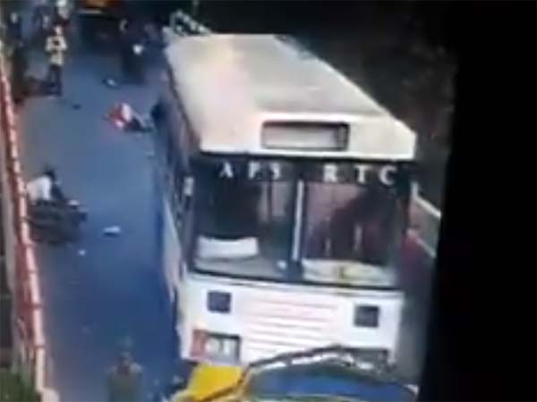 பேருந்தின் பிரேக் செயலிழந்ததால் 3 பேர் உயிரழந்த சோகம்..!!