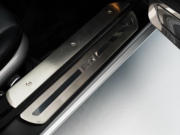 ஸ்டீவ் ஜாப்ஸ் ஓட்டிய பிஎம்டபுள்யூ இசட் 8 காரை வாங்கும் அந்த நபர் யார்..??