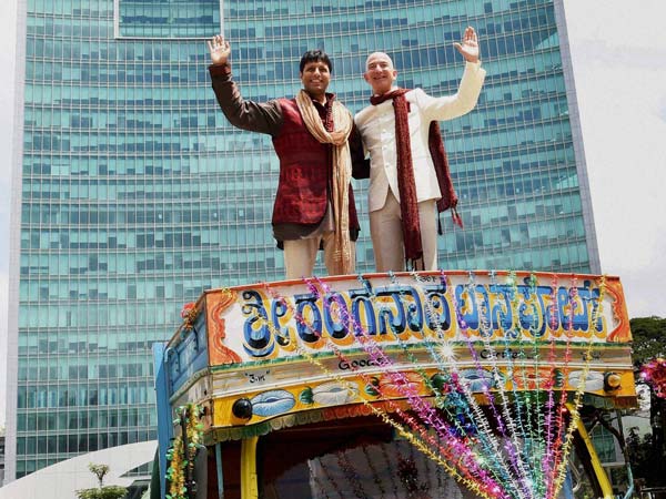 உலகின் பெரும் பணக்காரர் ஜெஃப் பேசோஸ் கார்கள்!