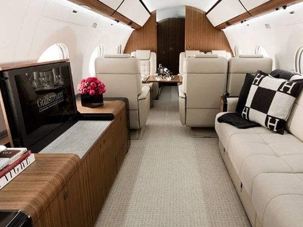 உலகின் பெரும் பணக்காரர் ஜெஃப் பேசோஸ் கார்கள்!