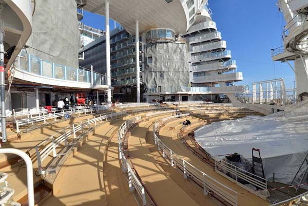 உலகின் மிகப்பெரிய சொகுசு கப்பலாக வாகை சூட வரும் சிம்பொனி ஆஃப் தி சீஸ்!